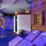 Alexander Hotel