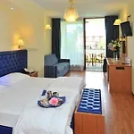 Alexander Hotel