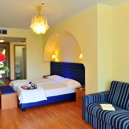Alexander Hotell 4*
