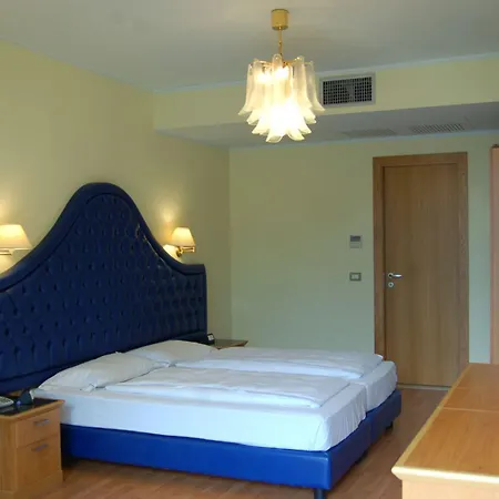 Alexander Hotell 4*