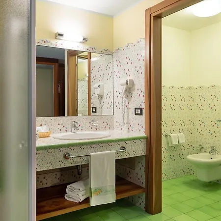 亚历山大酒店 酒店