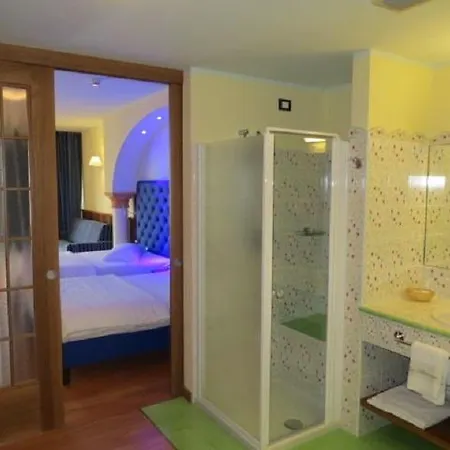 亚历山大酒店 酒店