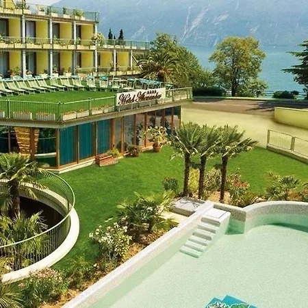 亚历山大酒店 酒店 4*