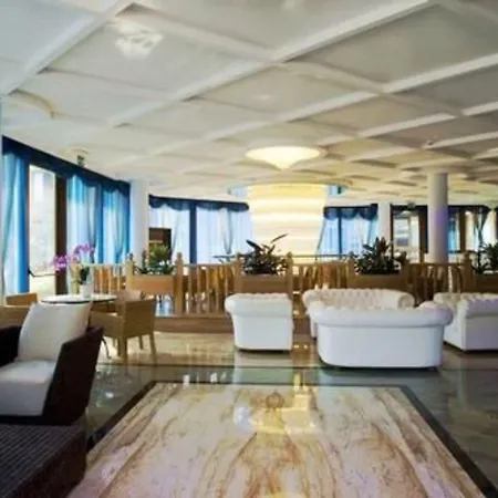 亚历山大酒店 4* 利莫内-苏尔加达