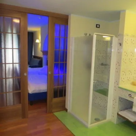 亚历山大酒店 4*