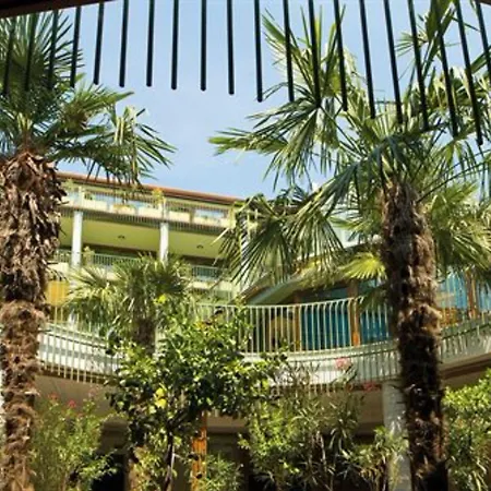 亚历山大酒店 酒店 4*