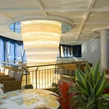 亚历山大酒店 利莫内-苏尔加达