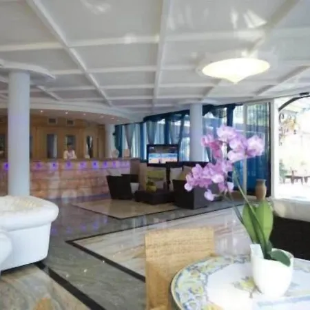 亚历山大酒店 酒店 4*