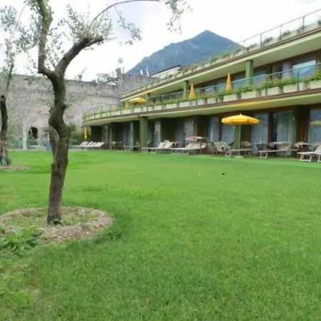 亚历山大酒店 酒店 利莫内-苏尔加达