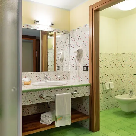 亚历山大酒店 酒店