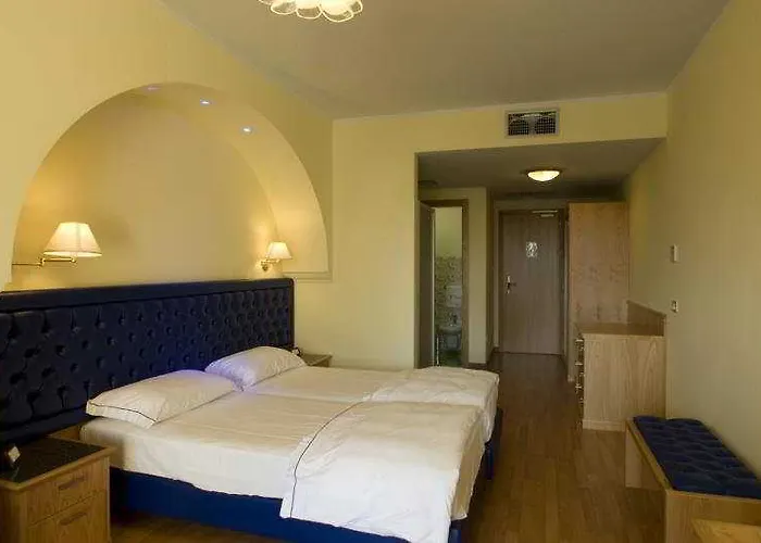 Alexander 4*