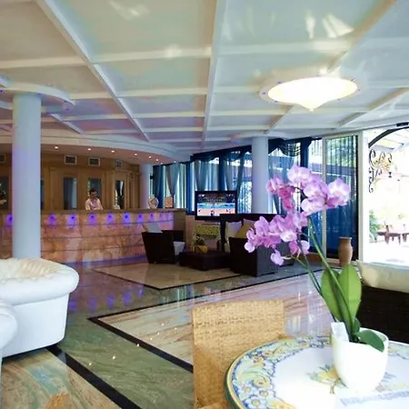 Alexander Hotel 4*